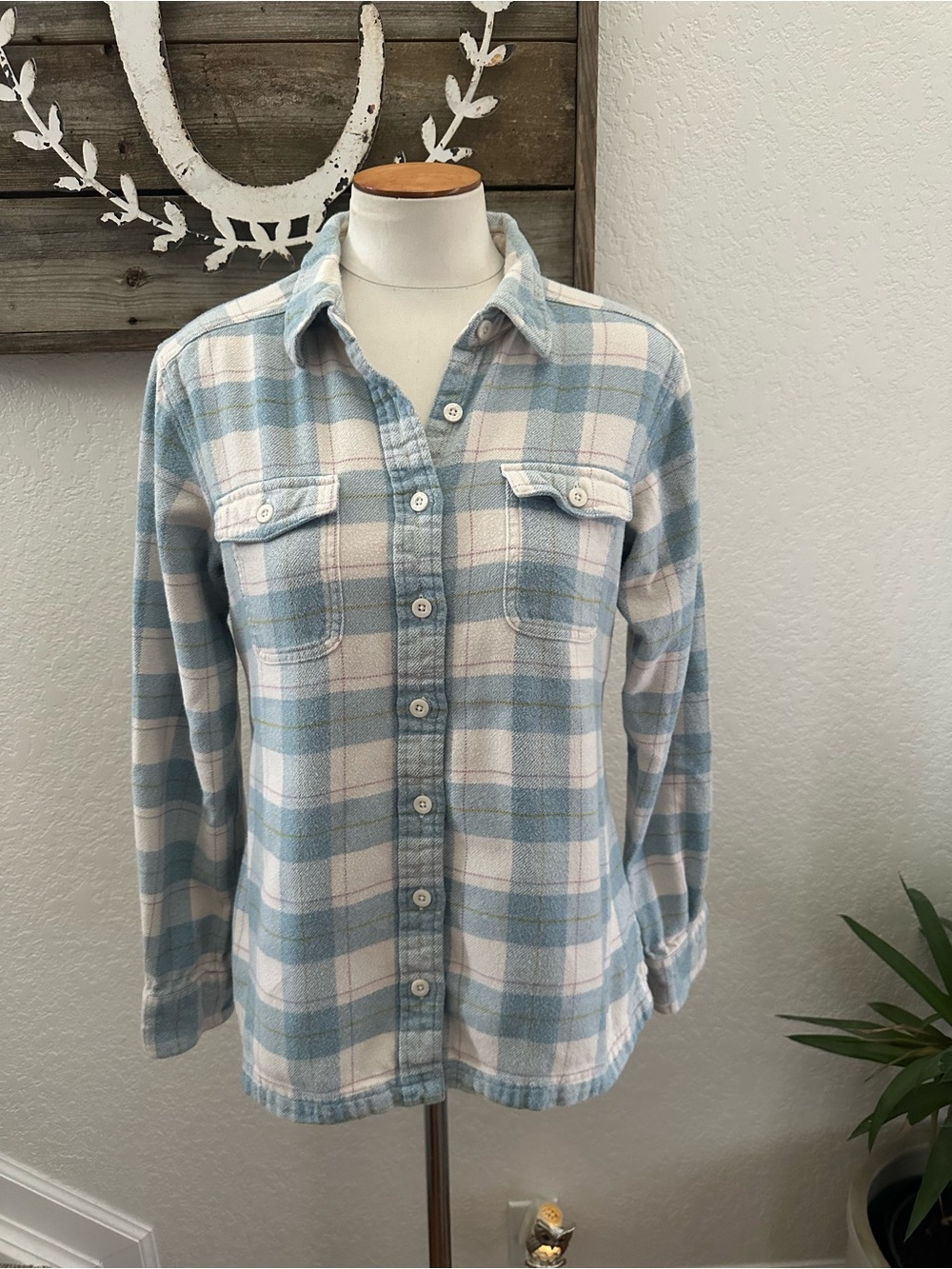 Patagonia Fjord Button-Up Flannel Shirt in Light Blue & White size 6